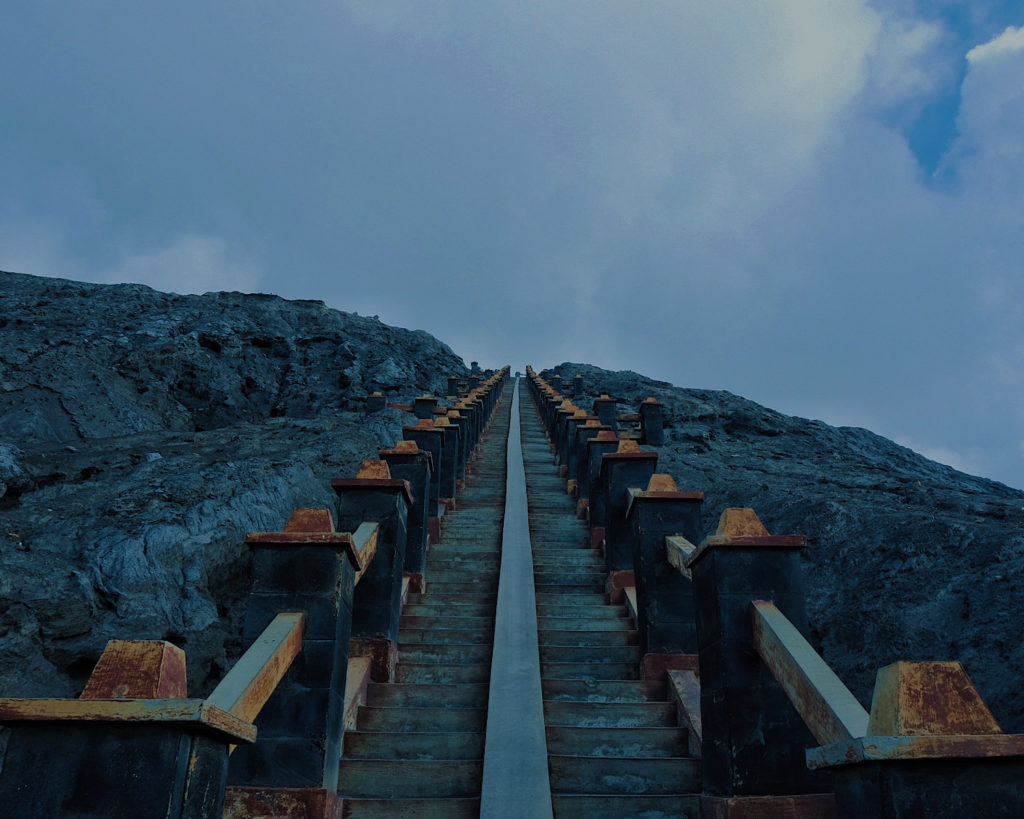 The stairs leading up to the crater.